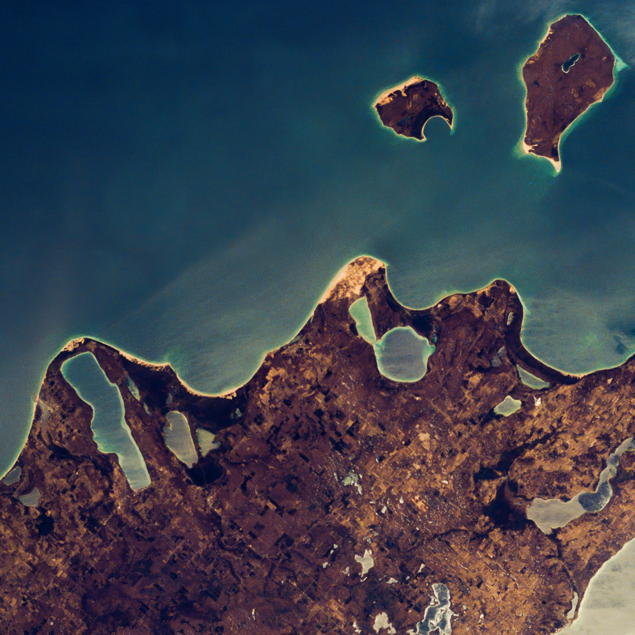 AprilIce-Leelanau.zoom_.4k